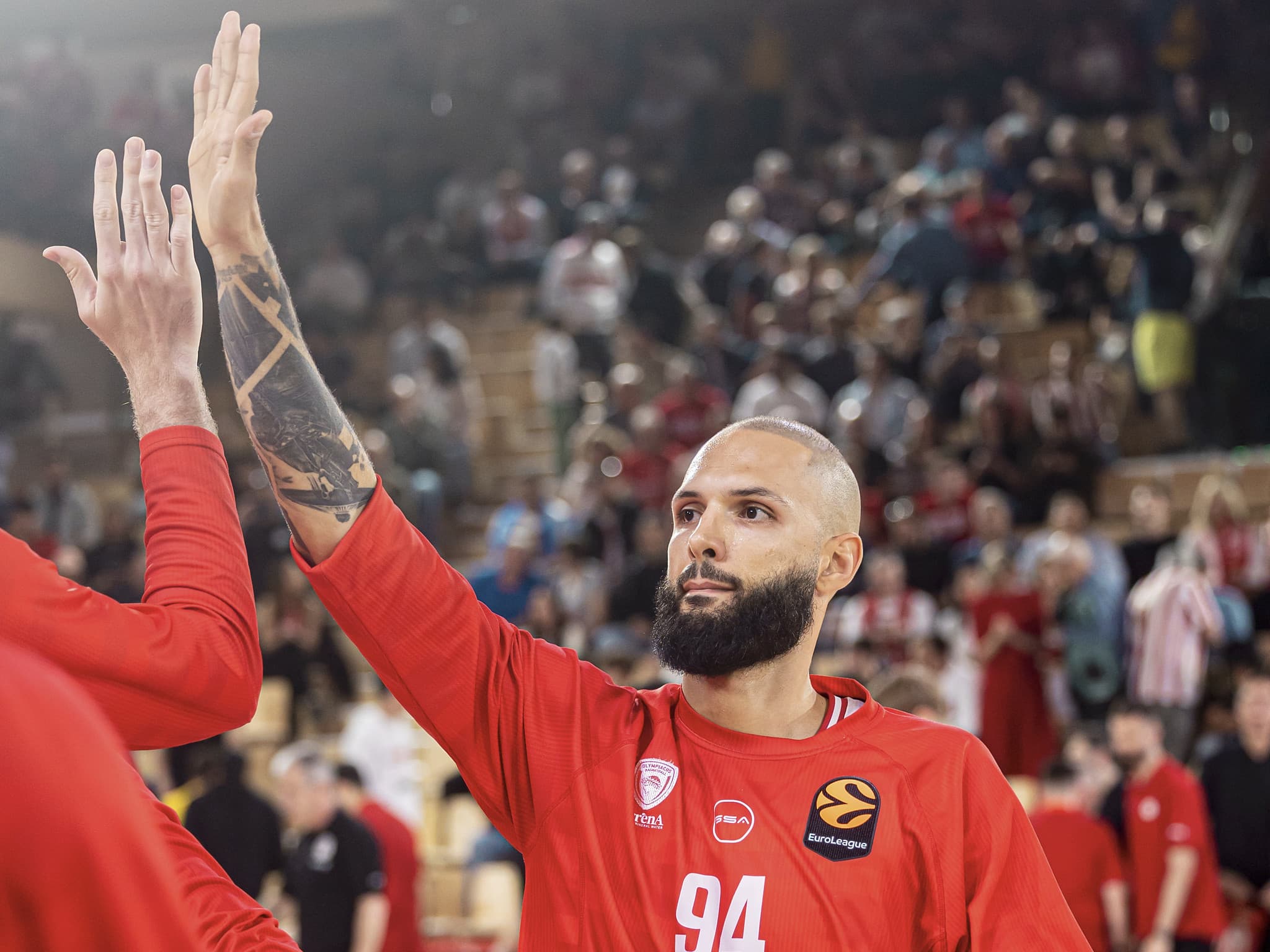 Evan Fournier très ému : le Palais des Sports de Charenton portera désormais son nom