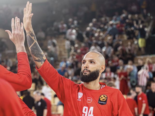 Evan Fournier très ému : le Palais des Sports de Charenton portera désormais son nom