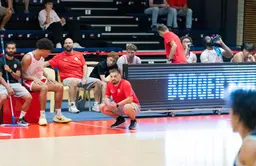 Guidé par le jeune coach Julien Cros, Aix-Maurienne s'appuie sur l'un des plus petits budgets d'ELITE 2 pour faire de la résistance en deuxième division française