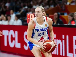 Des Bleues aux deux visages : l’équipe de France est la première qualifiée pour les quarts de finale de la Coupe du monde !