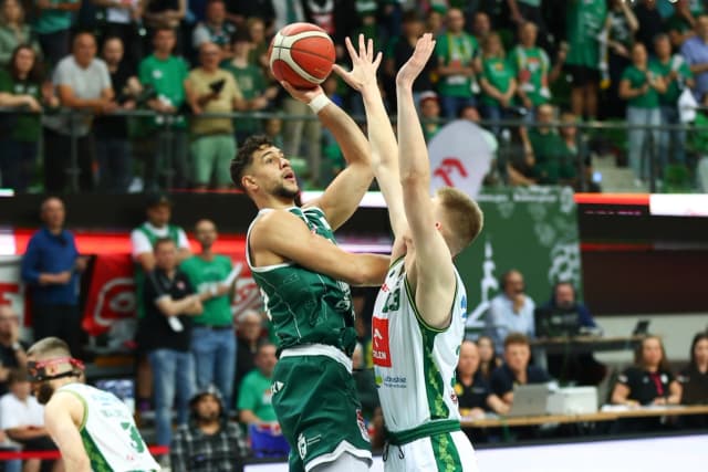 Le futur chalonnais Carl Ponsar plane sur la finale du championnat de Pologne