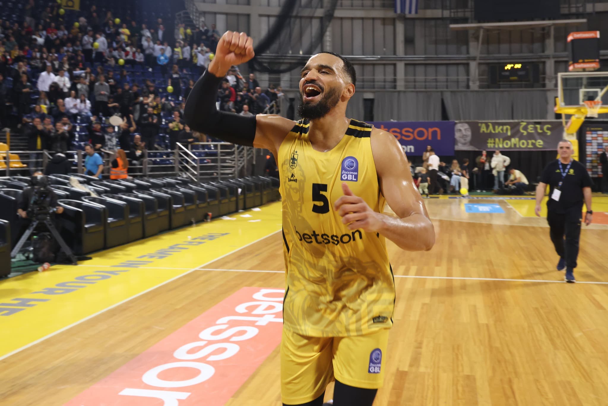 Courtisé par plusieurs clubs d’EuroLeague, Amine Noua prolonge trois ans de plus à l’Aris Salonique