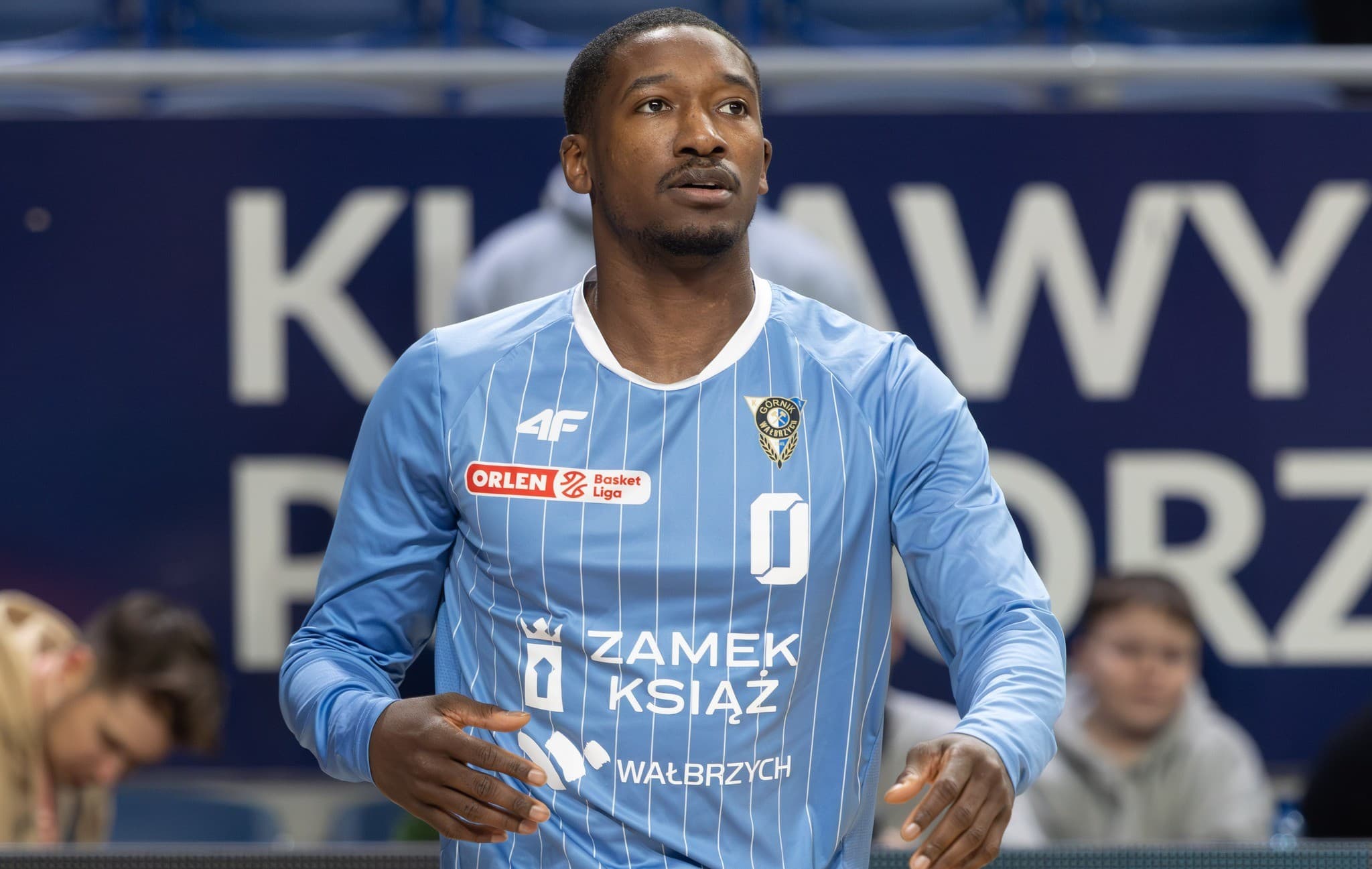 Lovell Cabbil Jr flambe en Pologne : record de points historique pour l’ancien Denaisien