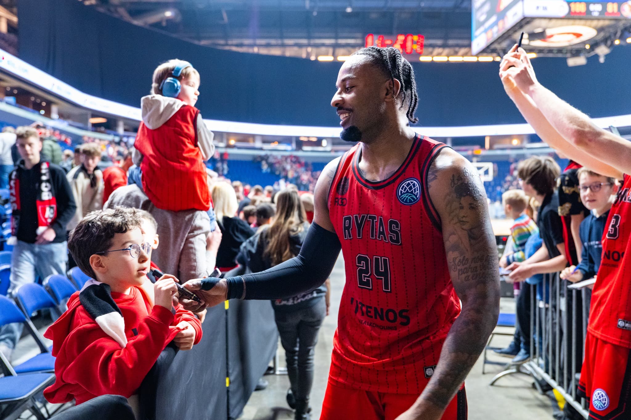 Libéré par Saint-Quentin fin 2025, Jordan Caroline sort de son match référence en Lituanie