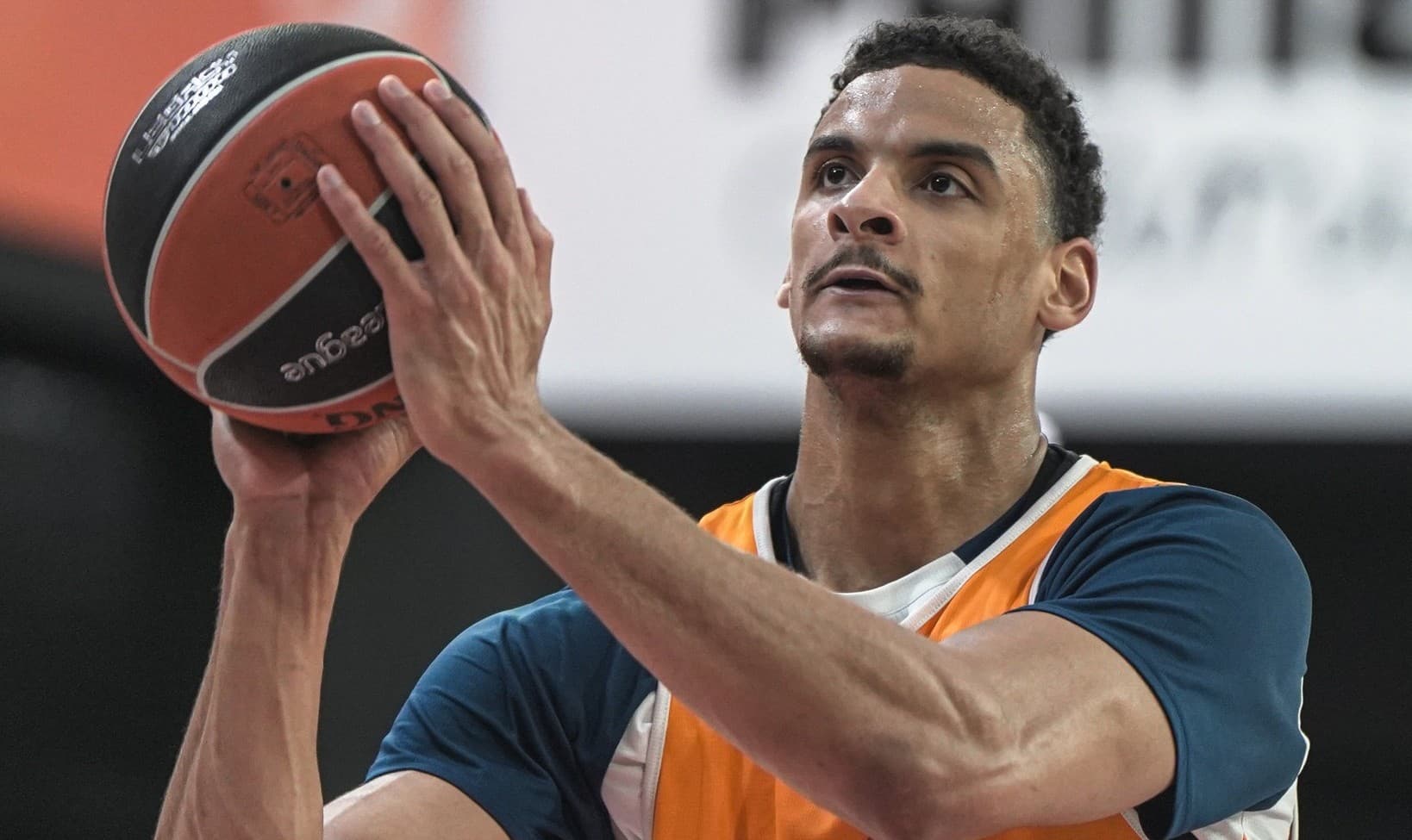 Neal Sako, géant de Valence en difficulté sur la ligne : que faire de sa maladresse aux lancers francs ?