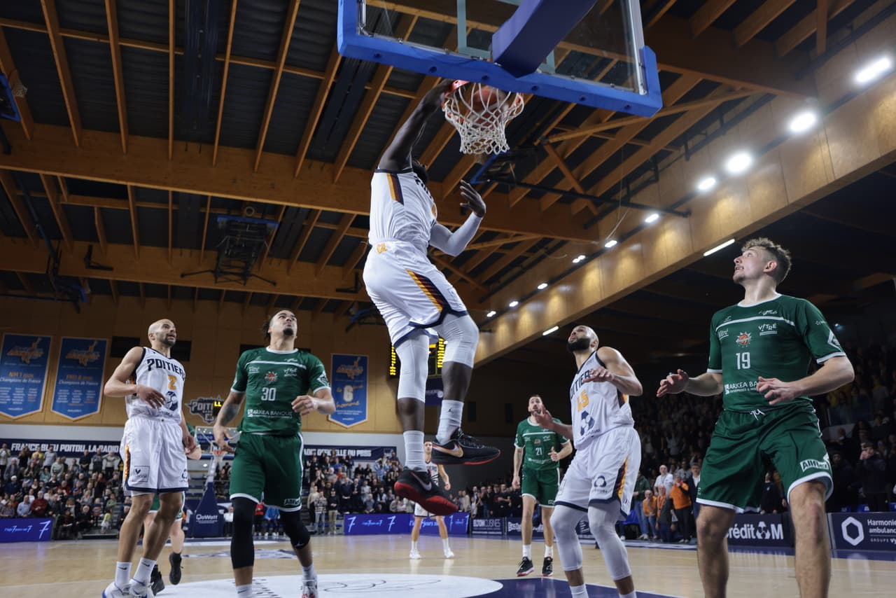 Un dunk victorieux au buzzer pour Bali Coulibaly (Poitiers), Cergy-Pontoise se rapproche du maintien