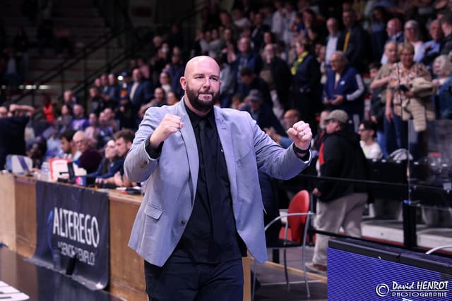 L’Étoile de Charleville-Mézières prolonge son coach