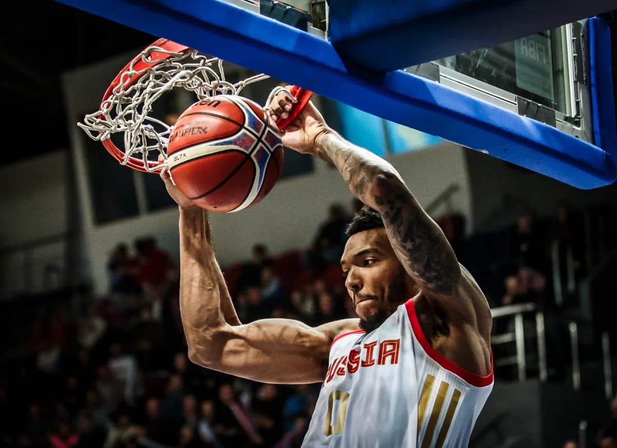 La FIBA rouvre ses compétitions aux joueurs russes et biélorusses, mais pas encore à leurs équipes