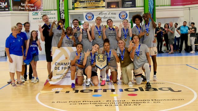 Championnes de France, les Flammes Carolo réalisent le triplé !