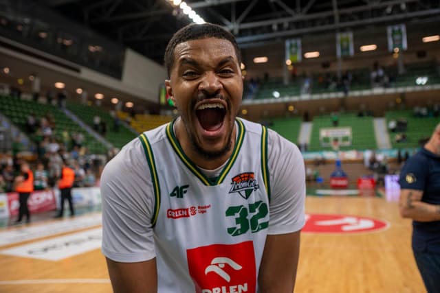 « Le rookie qui jouait comme un vétéran » : et de quatre pour l’Élan Béarnais qui devrait s’offrir un joueur en vogue de Pologne !