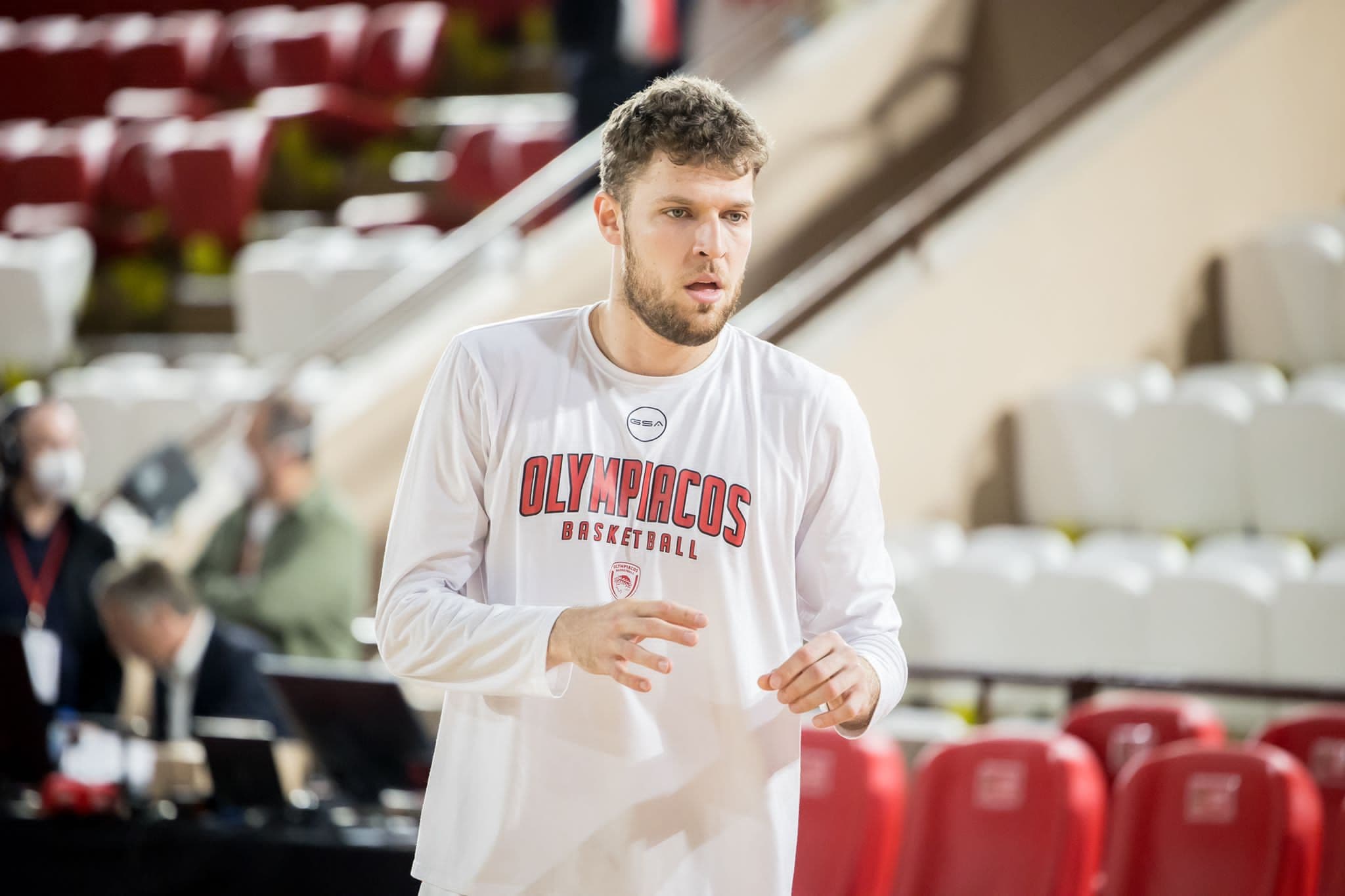 Favori pour le titre de MVP, Sasha Vezenkov prolonge à l’Olympiakos jusqu’en 2025