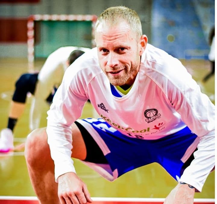 À 43 ans, Aaron Harris jeune retraité des parquets