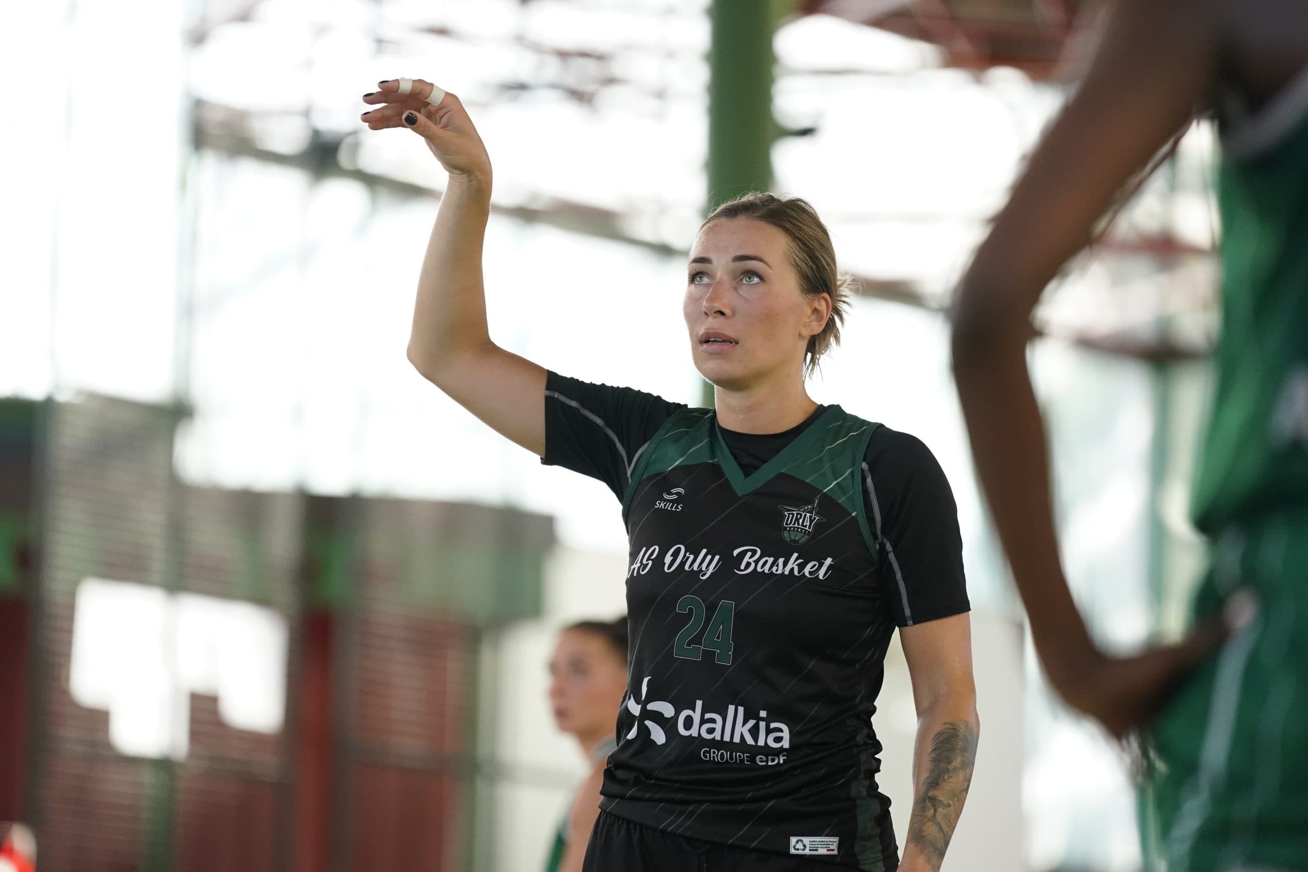 L’internationale ukrainienne Olga Maznichenko signe à Orly