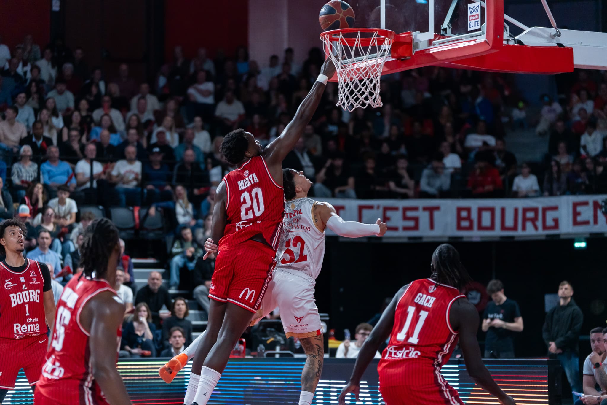 « Je sais que ce n’est pas facile pour lui » : Frédéric Fauthoux rend hommage à Yvann Mbaya, en vue contre Monaco