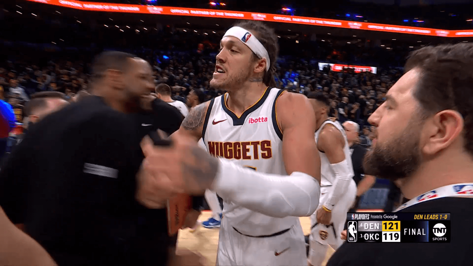 New York et Denver frappent fort chez les favoris à l’ouverture des demi-finales de playoffs