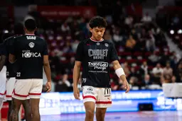 Aaron Towo-Nansi continue d'évoluer avec Cholet Basket