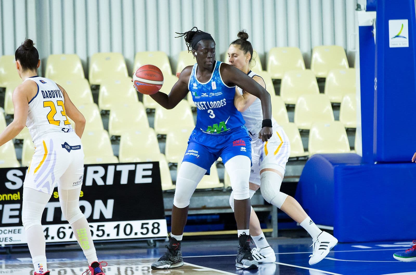Aby Gaye, une internationale serbe et la meilleure scoreuse de l’EuroCup : les Flammes Carolo annoncent leur secteur intérieur