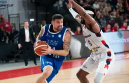 Adrien Moerman n'a eu besoin que de 18 minutes pour compiler 23 points et 8 rebonds ce samedi dans la victoire de Fribourg (116-80).