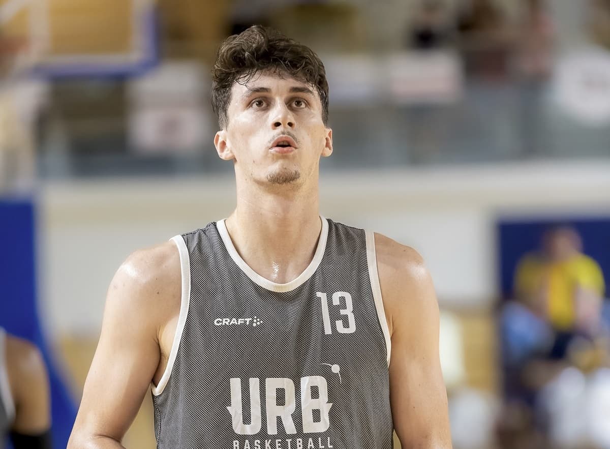 Adrien Sclear suit Pascal Thibaud à Lorient