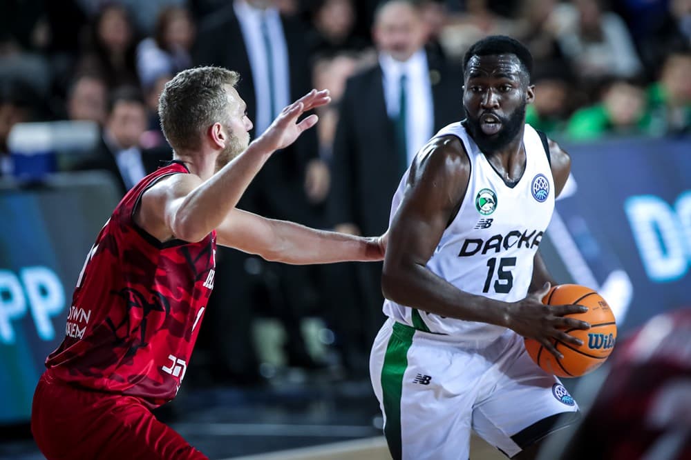 Un an après avoir quitté la Pro B, Akwasi Yeboah signe à Galatasaray