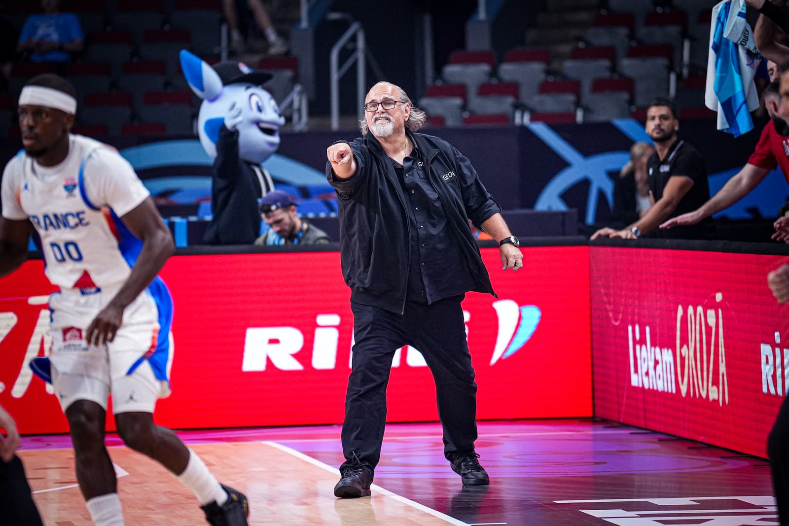 L’hommage de Tornike Shengelia au coach de la Géorgie, Aleksandar Dzikic