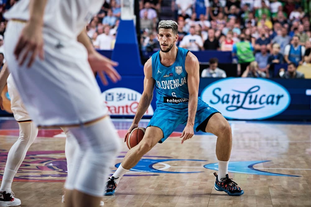 Aleksej Nikolic renforce Sassari