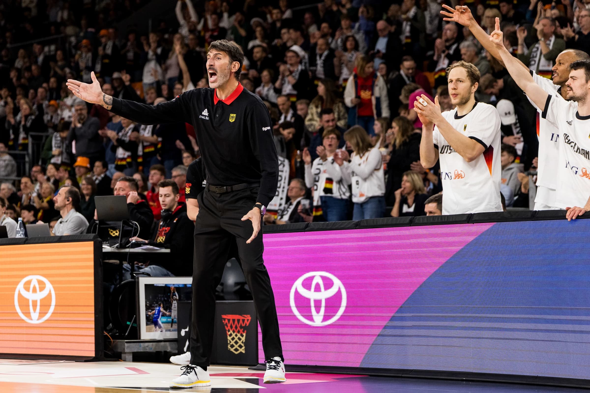 Alex Mumbrú de retour sur le banc allemand après sa maladie