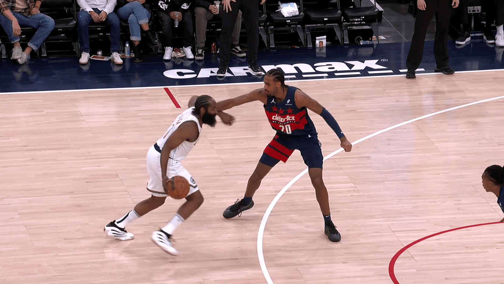 Sarr en double-double et Coulibaly à 15 points n’ont rien pu faire face aux Clippers