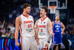Alperen Sengun a dominé Nikola Jokic et la Serbie à l'intérieur
