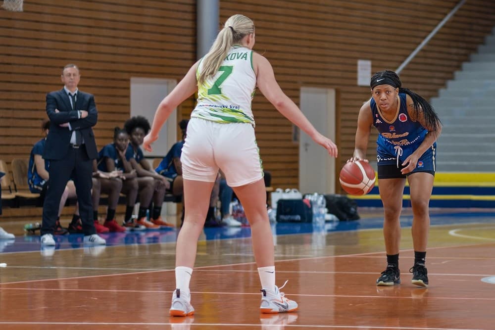 Angers veut signer Ameryst Alston et Laura Mendez