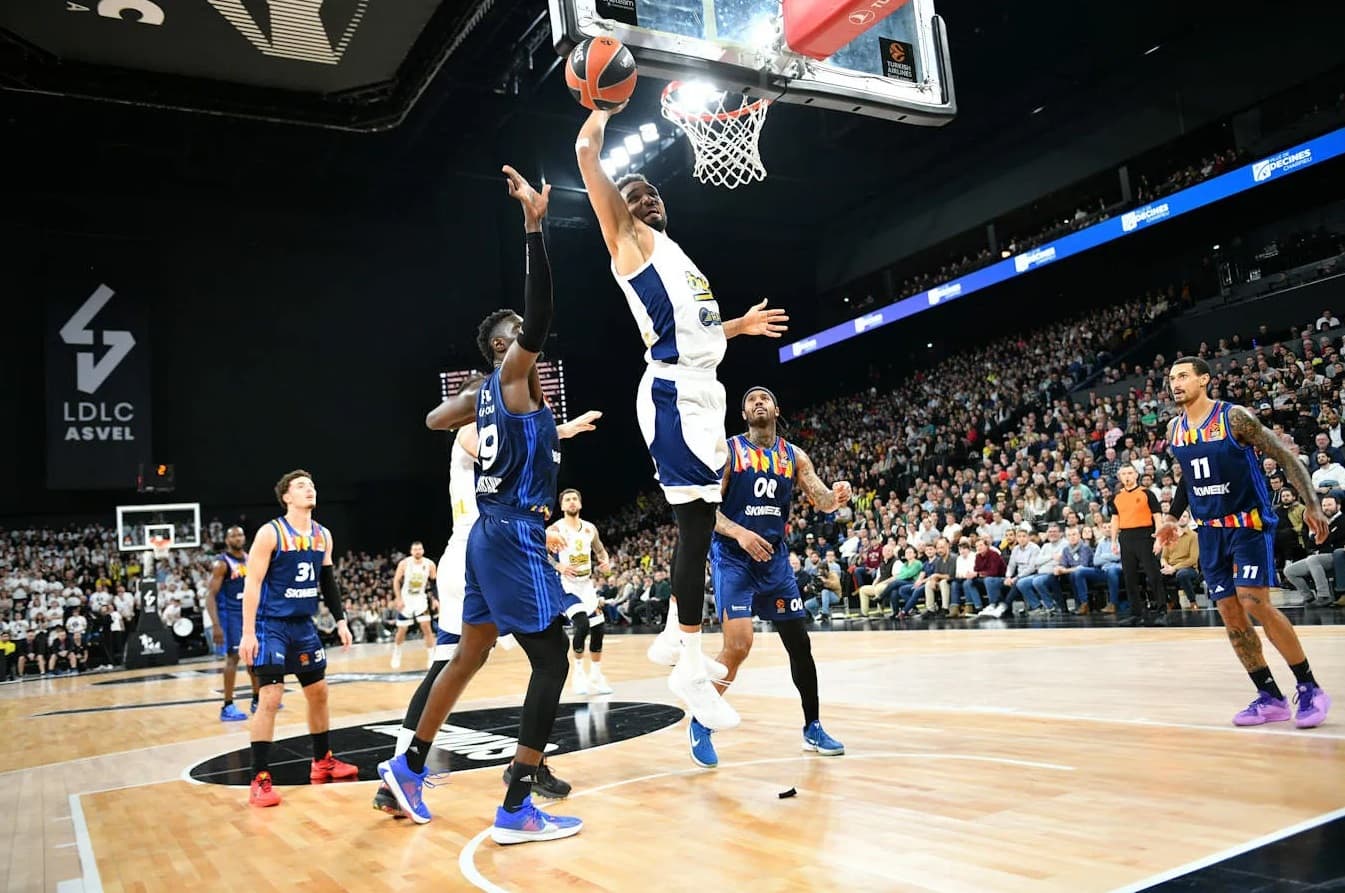 Le Fenerbahçe qualifie Amine Noua pour évoluer en championnat turc