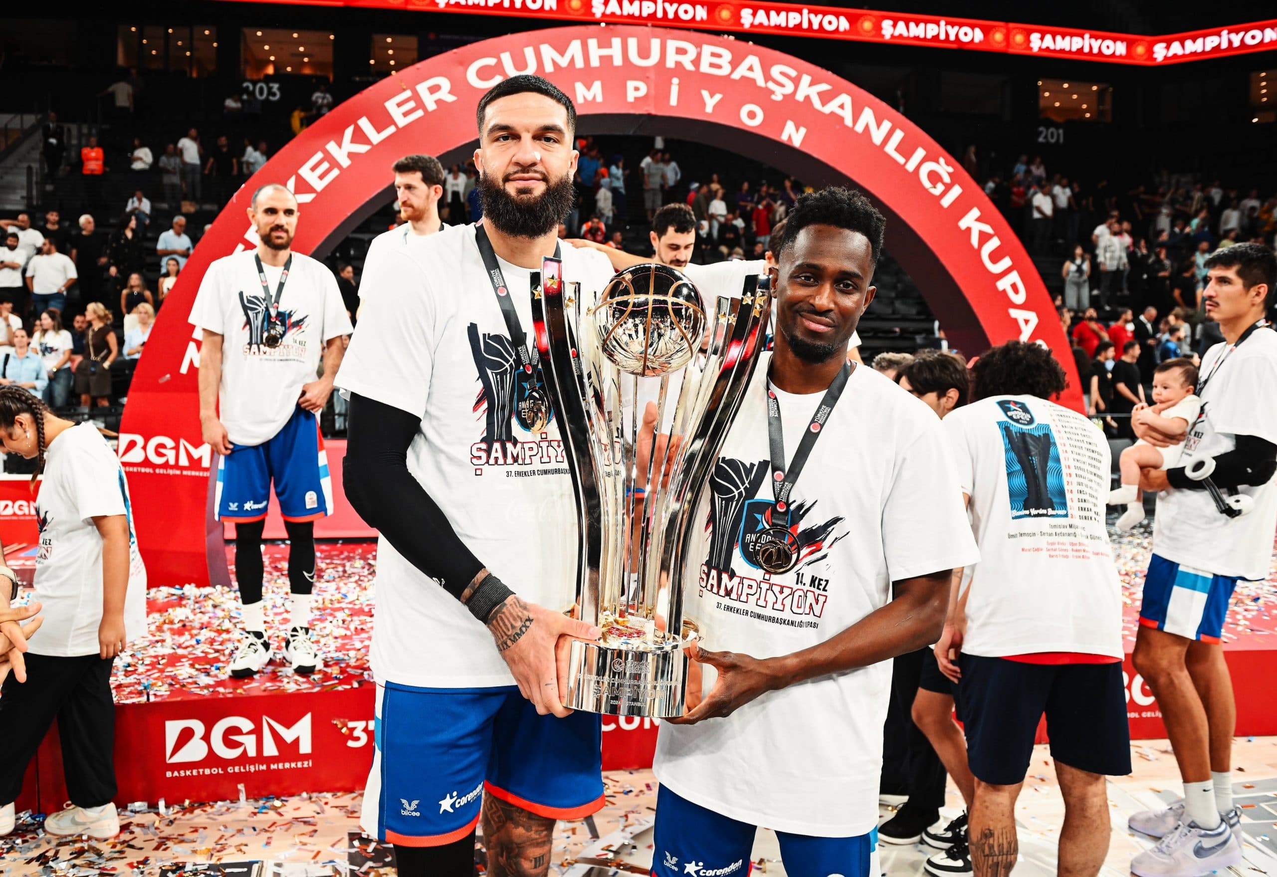 Sur une interception décisive de Beaubois, l’Anadolu Efes s’assure la SuperCoupe de Turquie