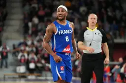Andrew Albicy lors de son dernier match en équipe de France A en France, à Rouen le 28 novembre