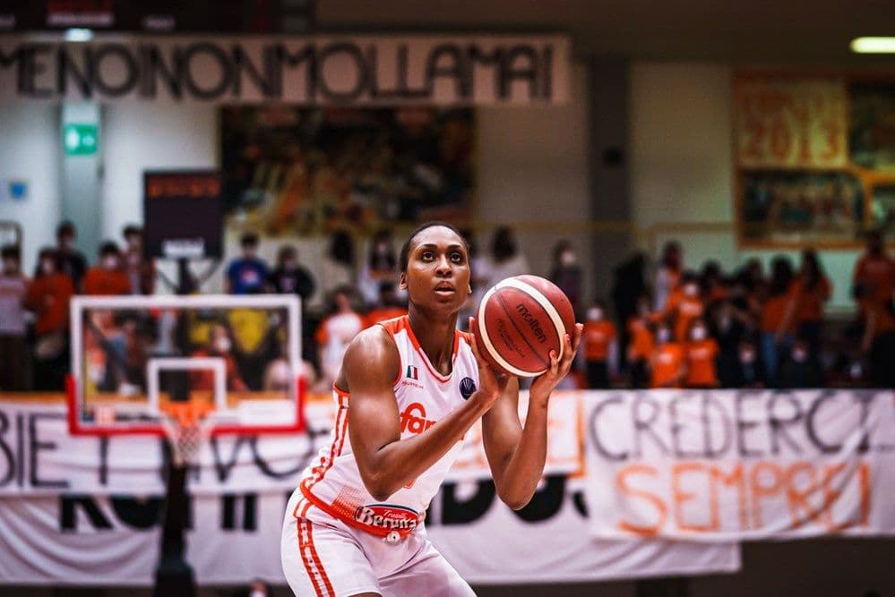 Annoncée à l’ASVEL, Sandrine Gruda officialise son départ de Schio