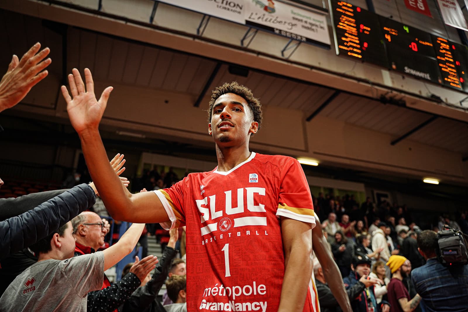 Aurèle Brena-Chemille à la relance à Angers