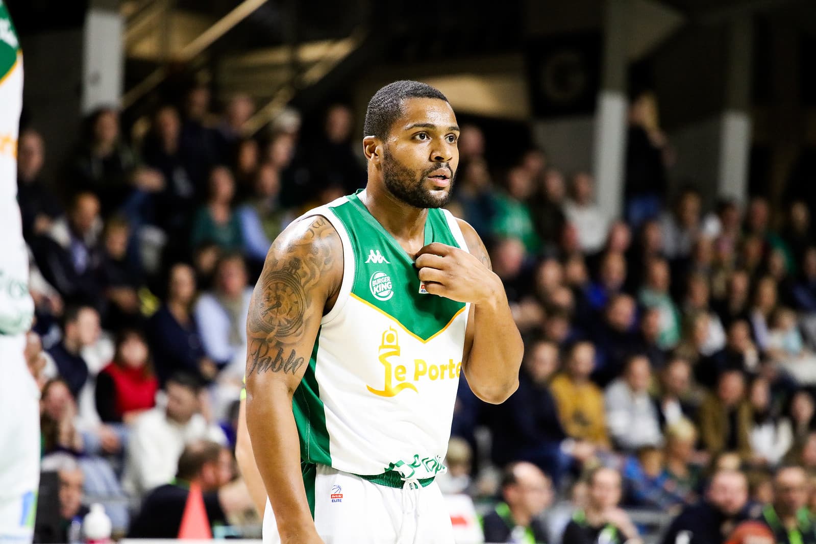 Austin Tilghman passe de la Serbie à Israël