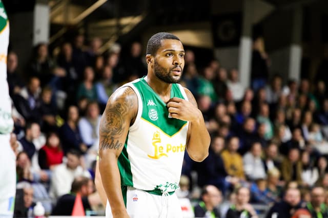 Austin Tilghman passe de la Serbie à Israël