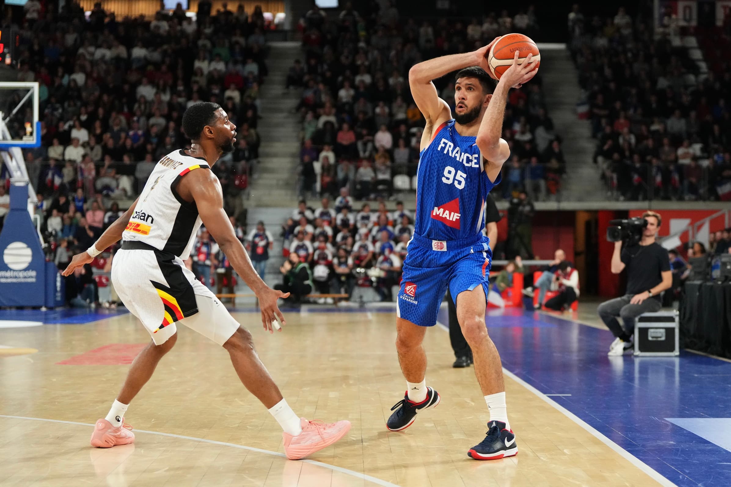 Les Bleus en Finlande pour un vrai test : une Metro Arena pleine et un collectif rodé face à eux