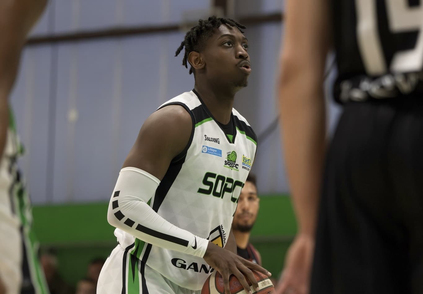 Axel Dossou s’engage avec Vitré