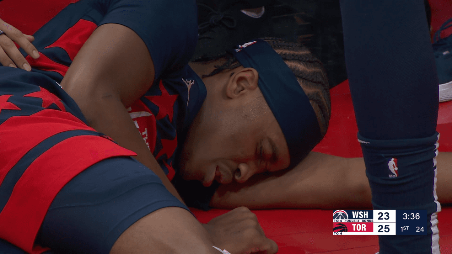 Bilal Coulibaly blessé lors du match entre Washington et Toronto