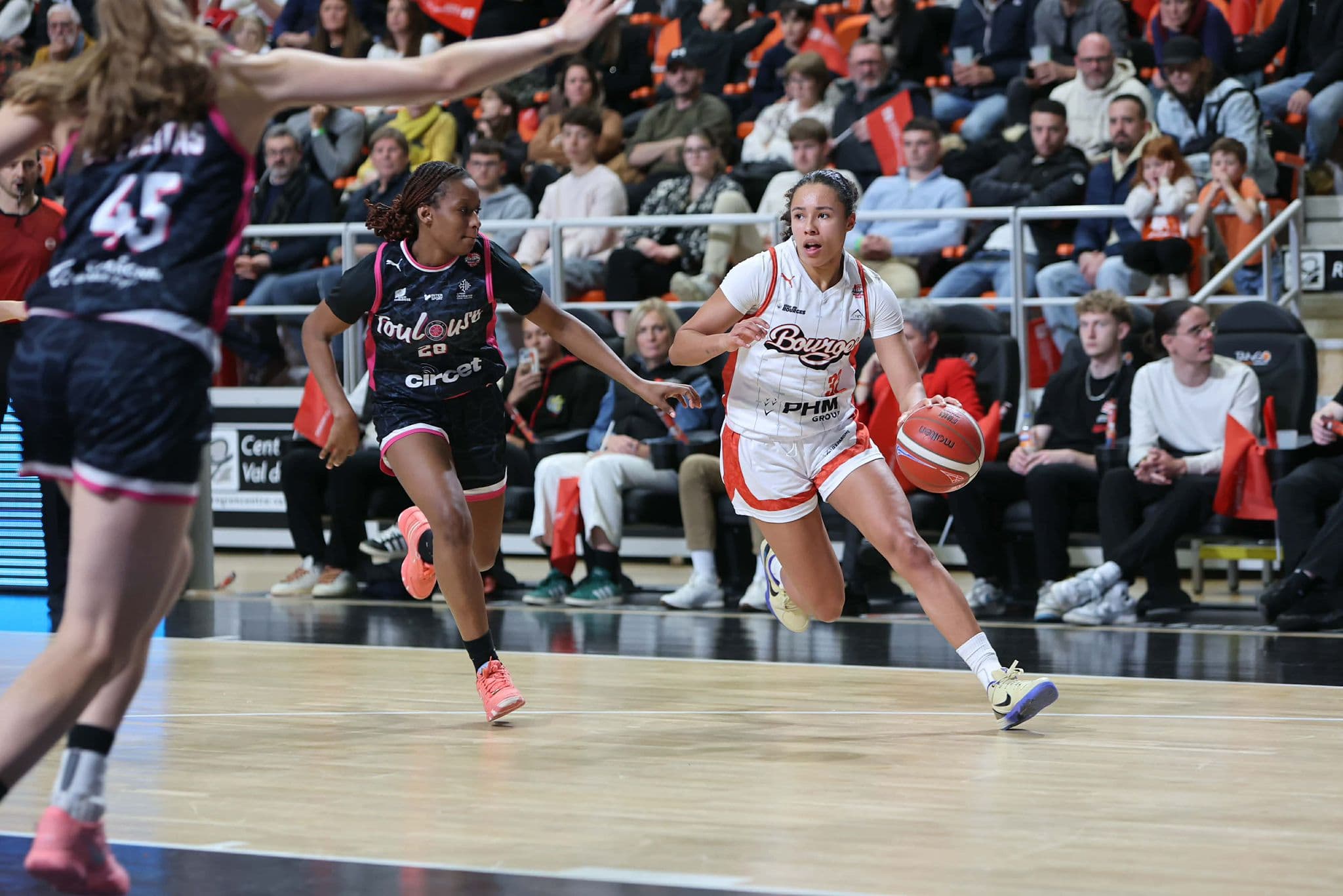 Bourges assure, La Roche se rassure, Basket Landes prend ses distances en tête