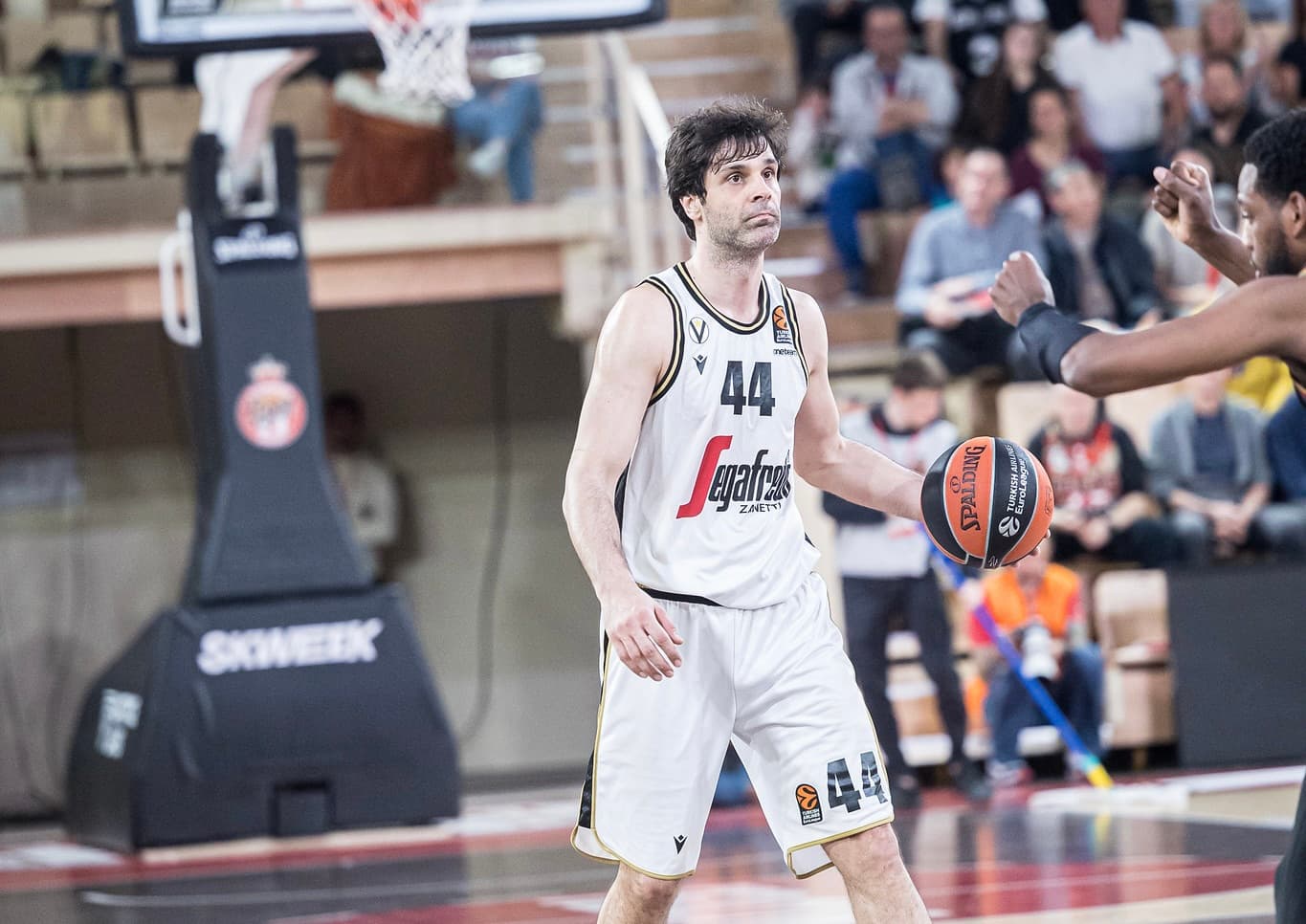Milos Teodosic rejoint officiellement l’Étoile Rouge de Belgrade