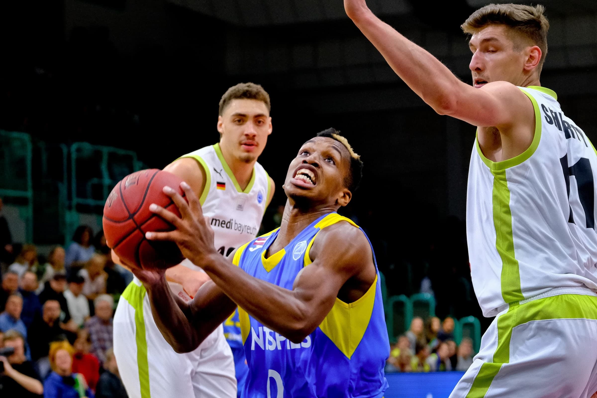 « Repéré en 2020 alors qu’il évoluait en Lettonie », comment T.J. Shorts aurait pu débarquer en France pour un salaire dérisoire.