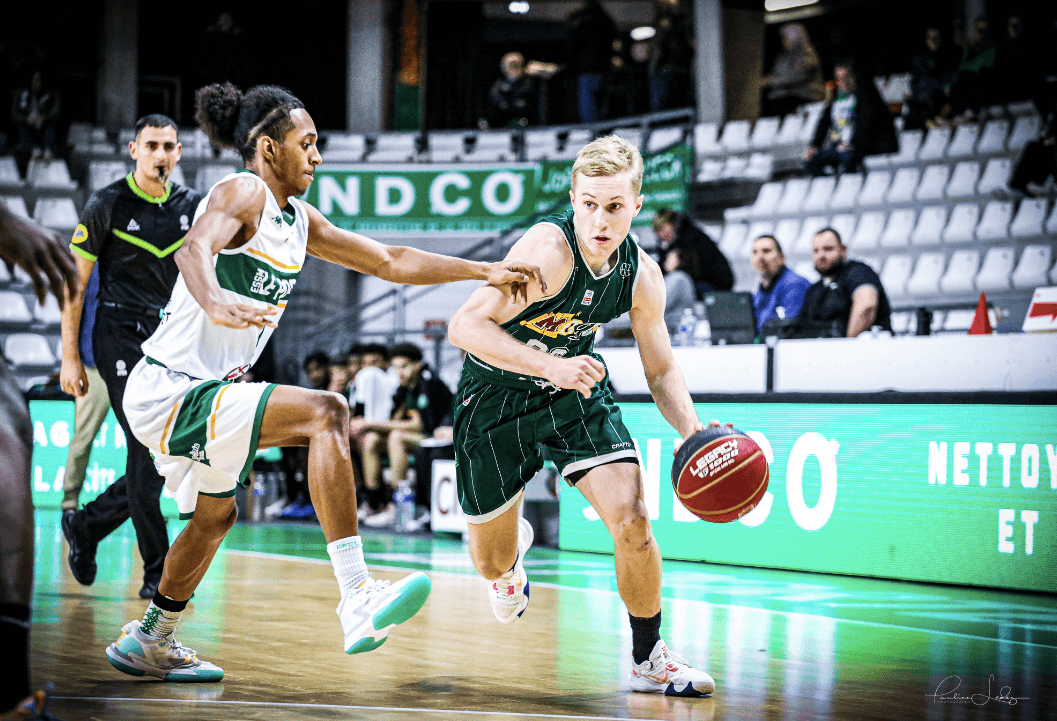 Babacar Mbye (ASVEL) au sommet de son art, Blois corrigé à Cholet