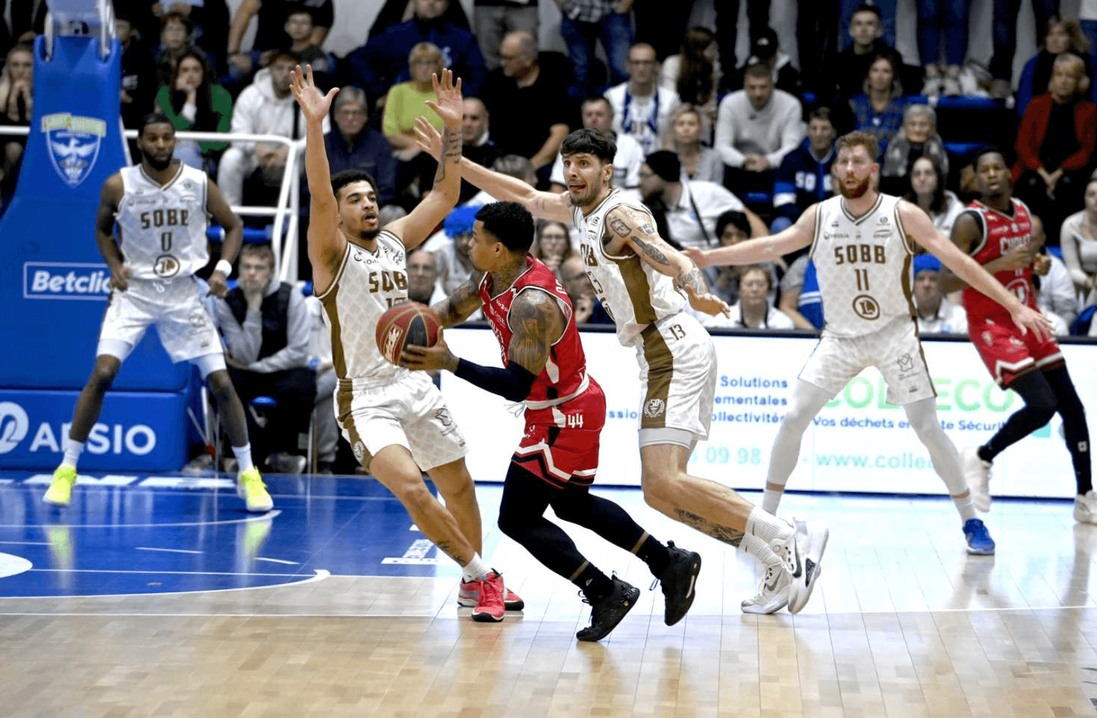 Le collectif de Saint-Quentin enfonce Cholet