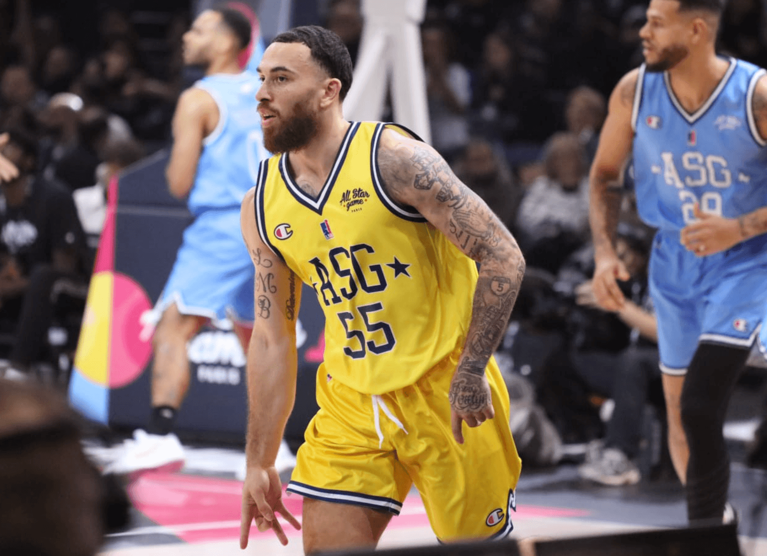 Mike James (34 points) et la Team Monde triomphent après prolongation