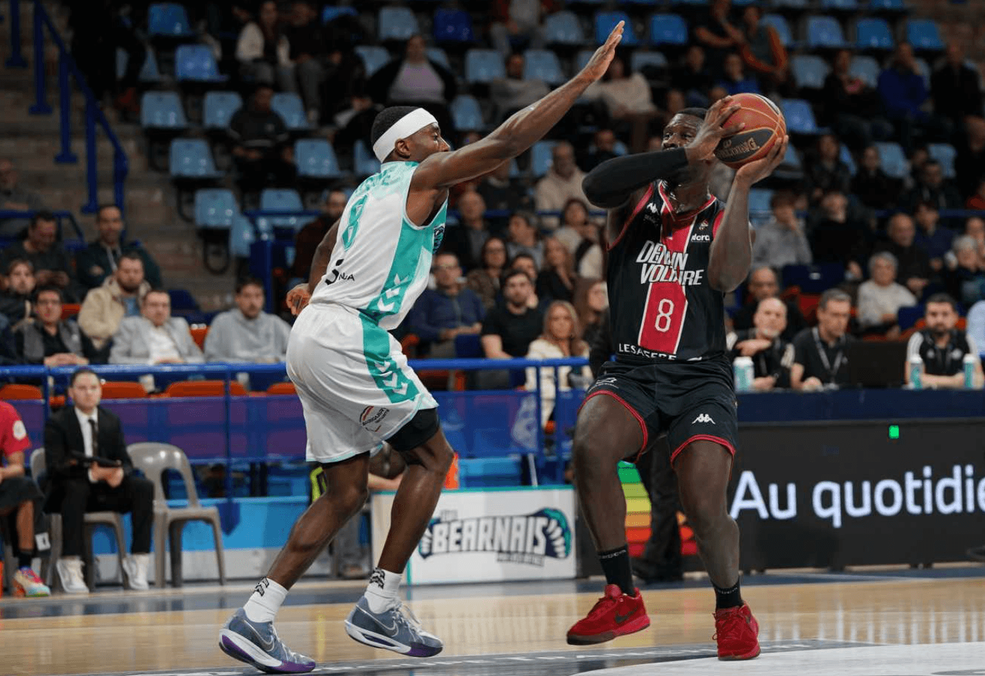 L’Élan Béarnais s’en sort de justesse contre Denain avec Michael Oguine en sauveur