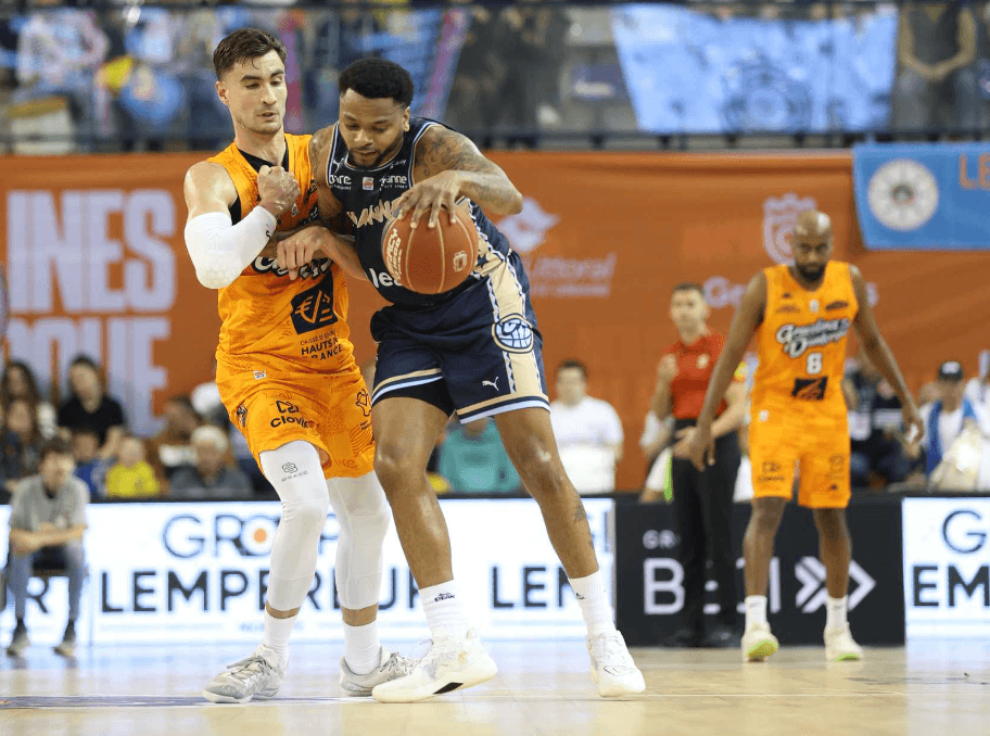 Gravelines-Dunkerque, vainqueur de Roanne, fait un pas de plus vers un maintien miraculeux