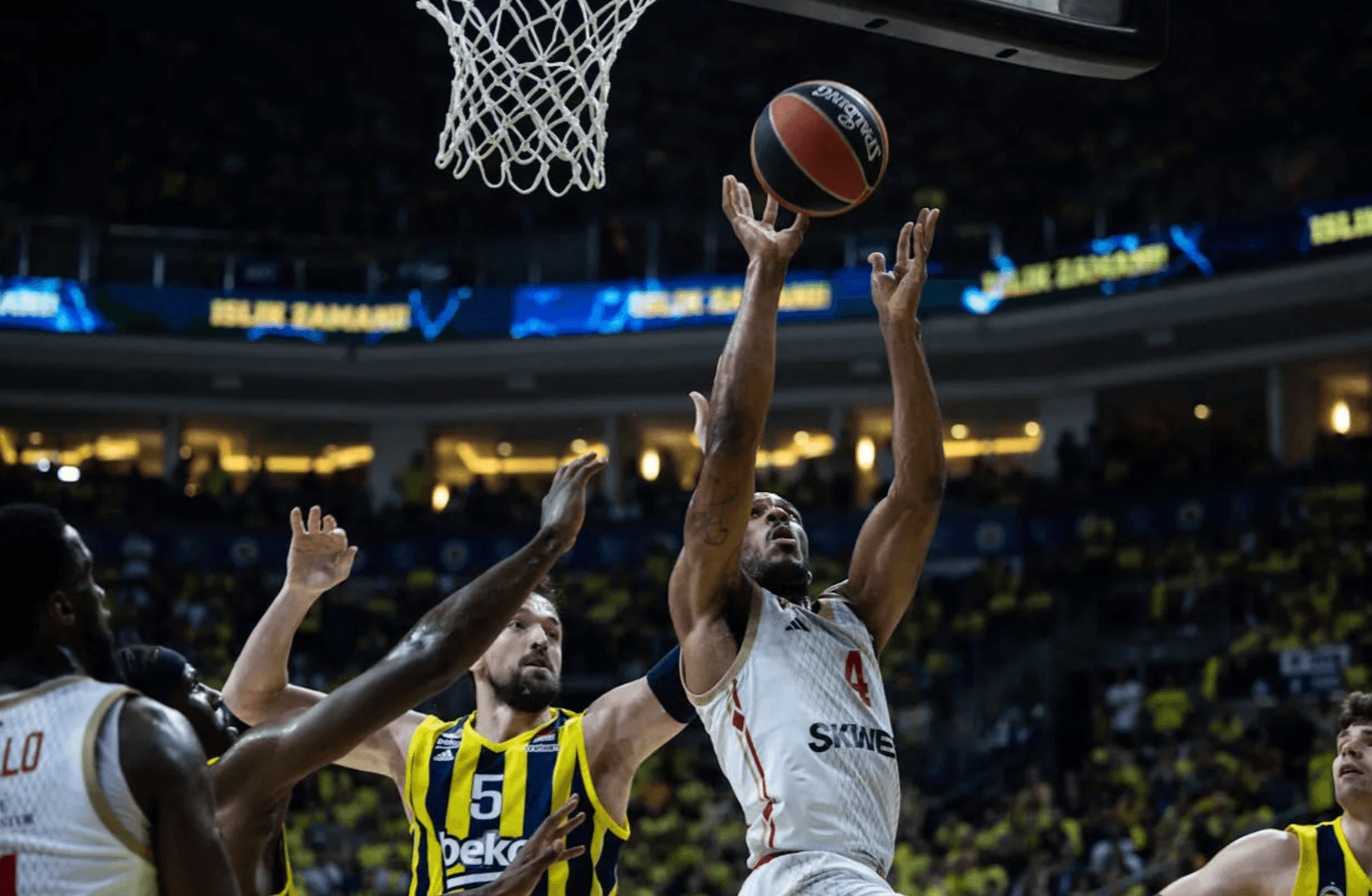 Débordements après Monaco – Fenerbahçe : le club turc sanctionné de 30 000 euros d’amende
