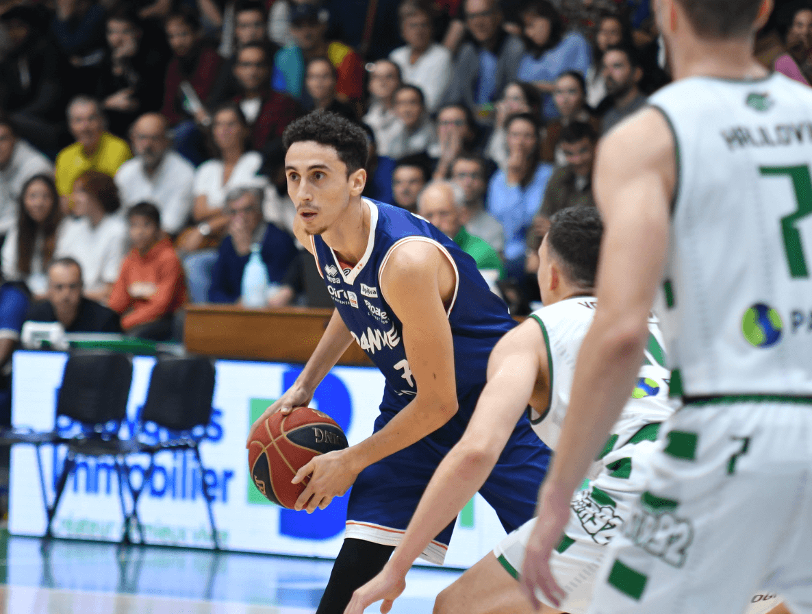 Maxime Roos est déterminé à « se relancer » en Pro B avec Roanne